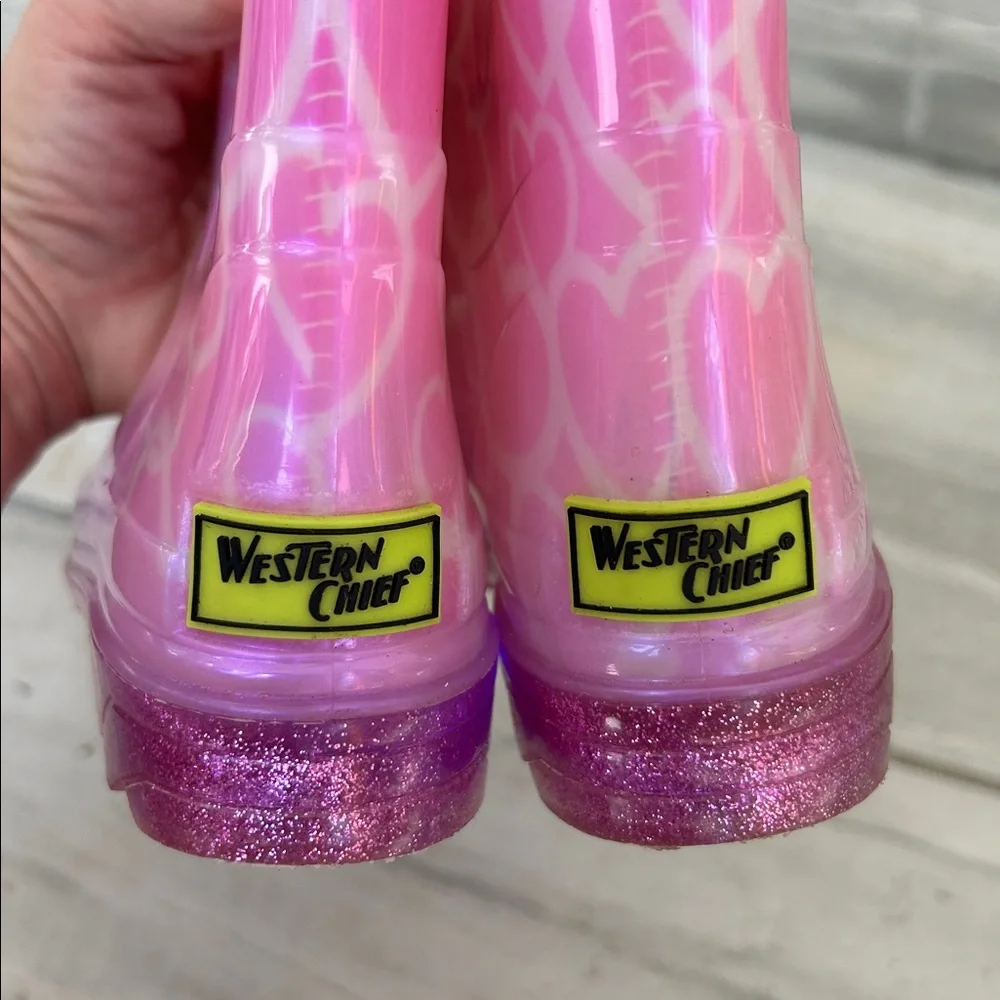 Like new WESTERN CHIEF ‘Abby’ Pearlized Glitter Heart Welly Rain Boots w/Lights